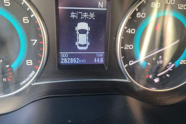 Used Great Wall C30 2015 1.5L AMT Luxury Model Odometer Close Up