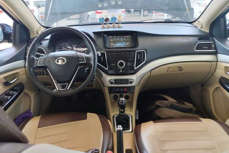 Used Great Wall C30 2016 1.5L Manual Luxury Model Center Console