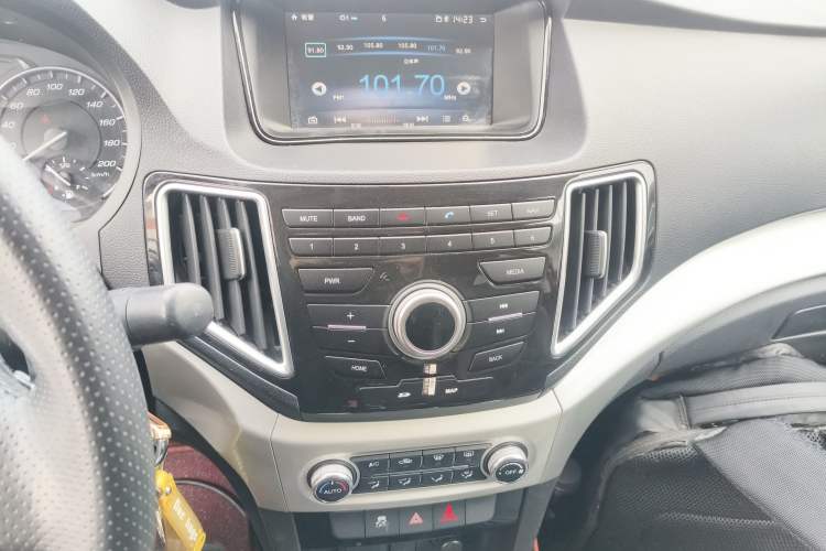 Used Great Wall C30 2016 1.5L AMT Luxury Model Audio And AC Panel