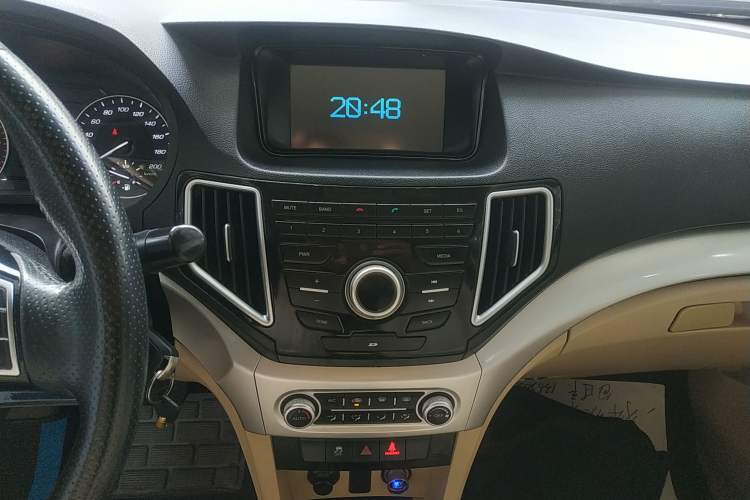 Used Great Wall C30 2016 1.5L AMT Comfort Model Audio And AC Panel