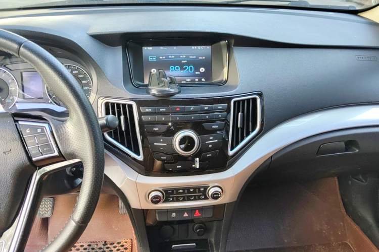 Used Great Wall C30 2016 1.5L Manual Luxury Model Audio And AC Panel