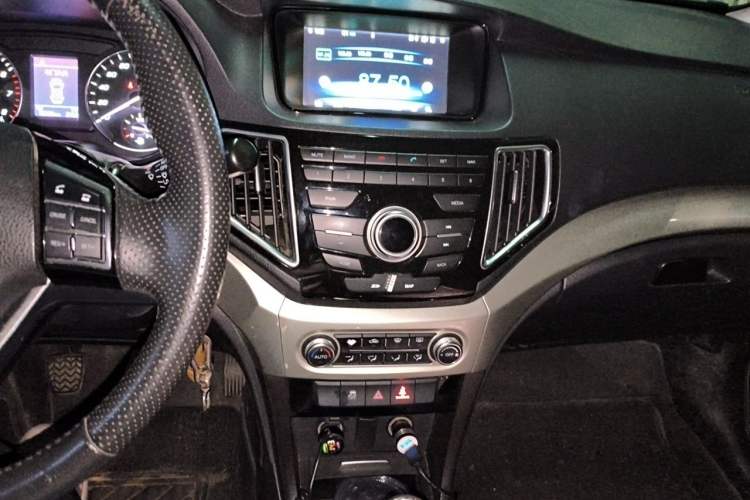 Used Great Wall C30 2016 1.5L Manual Luxury Model Audio And AC Panel