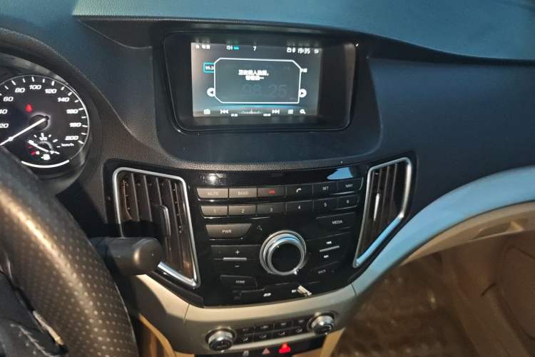Used Great Wall C30 2016 1.5L AMT Luxury Model Audio And AC Panel