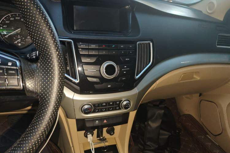 Used Great Wall C30 2016 1.5L AMT Comfort Model Audio And AC Panel