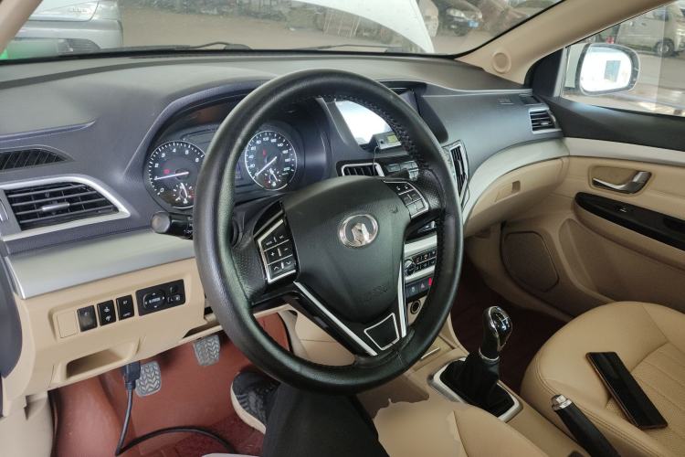 Used Great Wall C30 2016 1.5L Manual Luxury Model Center Console