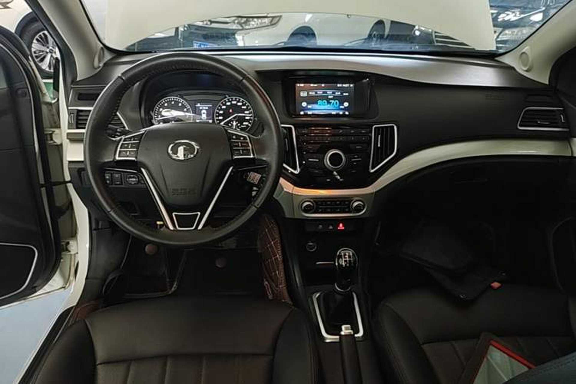 Used Great Wall C30 2016 1.5L Manual Luxury Model Center Console