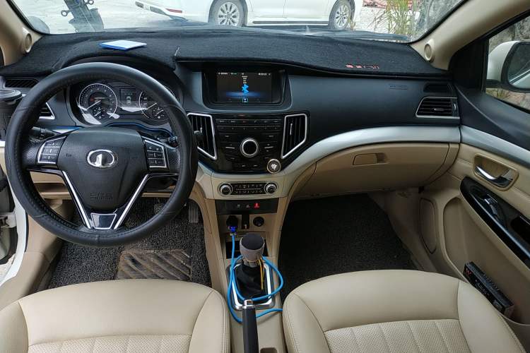 Used Great Wall C30 2016 1.5L Manual Luxury Model Center Console
