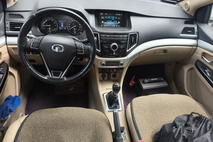 Used Great Wall C30 2016 1.5L Manual Luxury Model Center Console