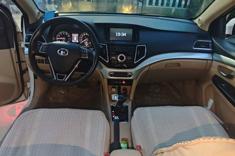 Used Great Wall C30 2016 1.5L AMT Luxury Model Center Console