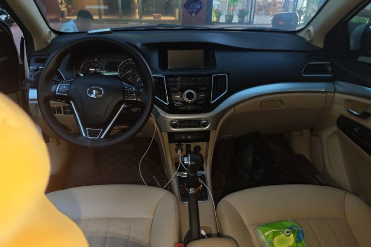 Used Great Wall C30 2016 1.5L AMT Comfort Model Center Console