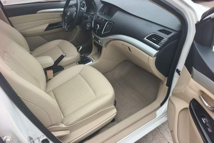 Used Great Wall C30 2016 1.5L Manual Luxury Model Interior 10