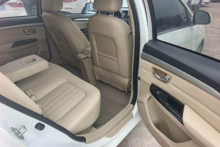 Used Great Wall C30 2016 1.5L Manual Luxury Model Interior 11