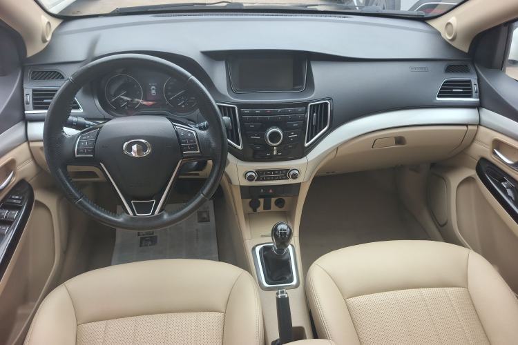 Used Great Wall C30 2016 1.5L Manual Luxury Model Interior 3