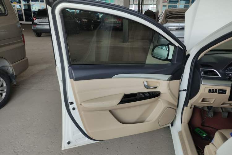 Used Great Wall C30 2016 1.5L Manual Luxury Model Left Front Door Interior