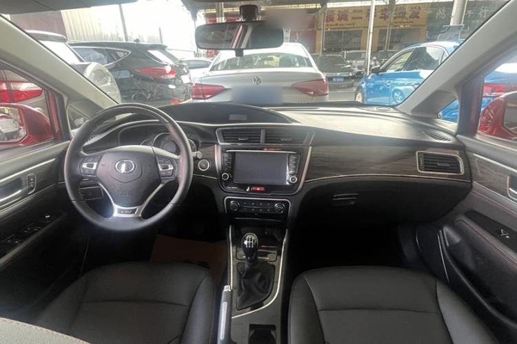 Used Great Wall C50 2014 Upgraded Model 1.5T Manual Fashion Edition Interior 1