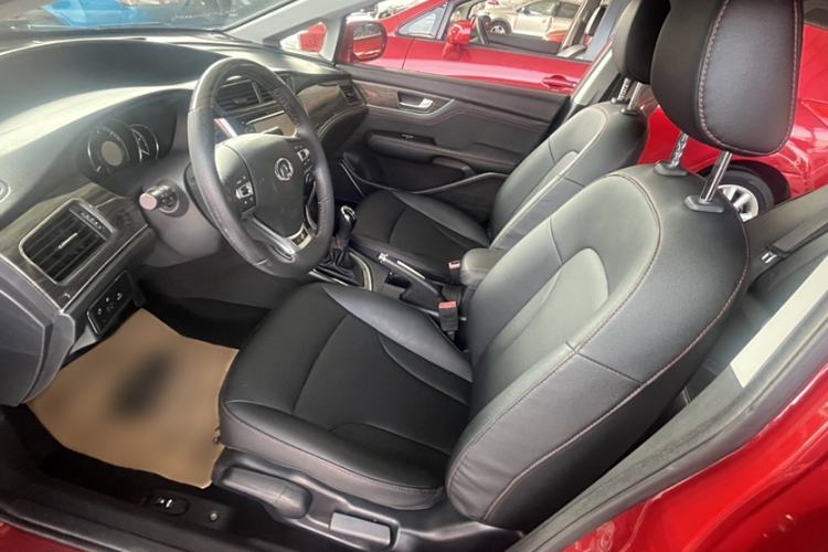 Used Great Wall C50 2014 Upgraded Model 1.5T Manual Fashion Edition Interior 2