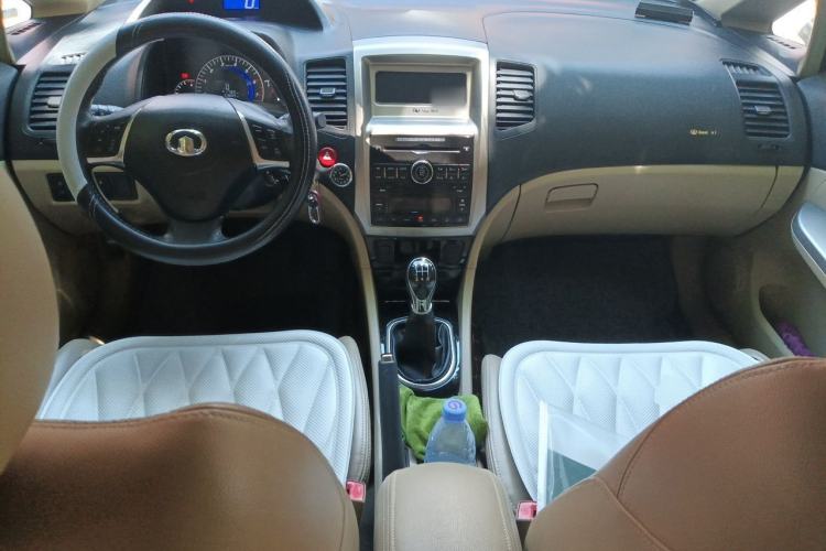 Used Great Wall C50 2012 1.5T Manual Fashion Edition Center Console