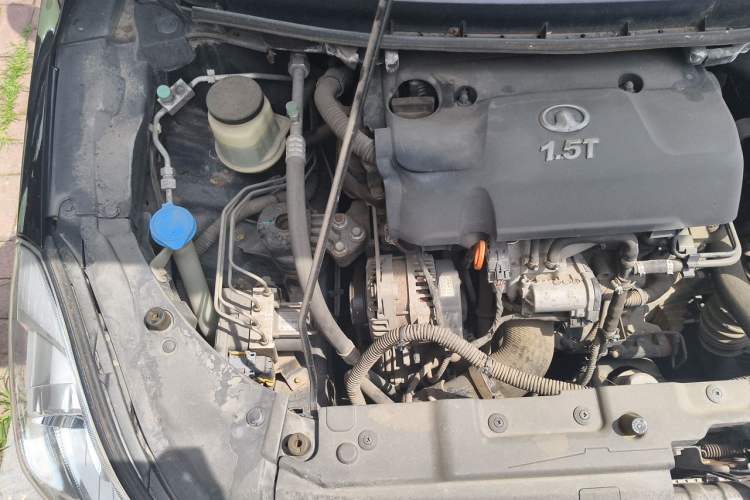 Used Great Wall C50 2012 1.5T Manual Elite Version Engine Bay Right