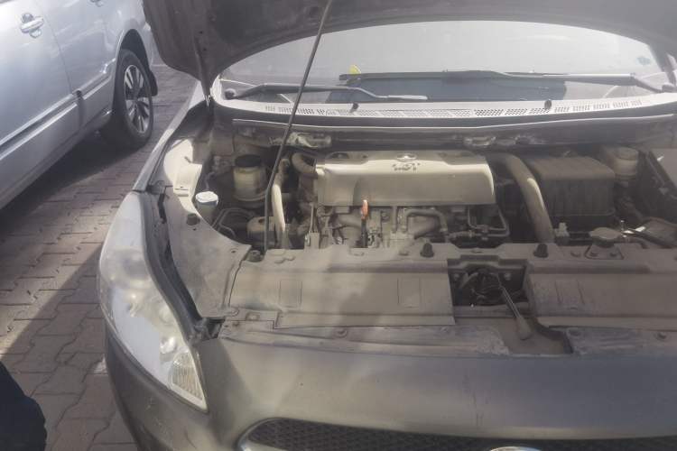 Used Great Wall C50 2012 1.5T Manual Elite Version Engine Bay Right