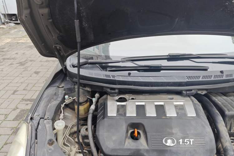 Used Great Wall C50 2012 1.5T Manual Elite Version Engine Bay Right
