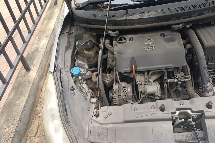 Used Great Wall C50 2012 1.5T Manual Fashion Edition Engine Bay Right