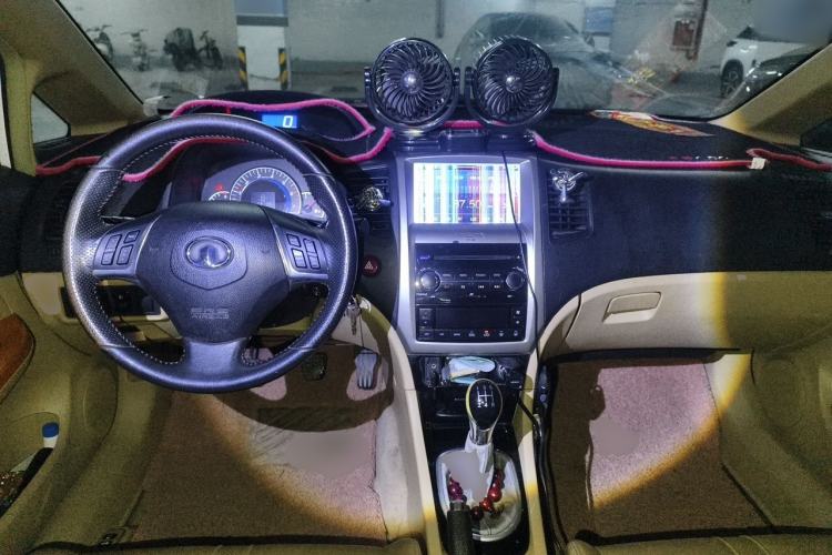 Used Great Wall C50 2012 1.5T Manual Luxury Version Center Console