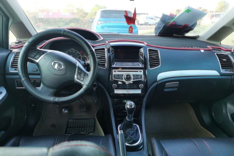 Used Great Wall C50 2013 1.5T Manual Fashion Edition Center Console