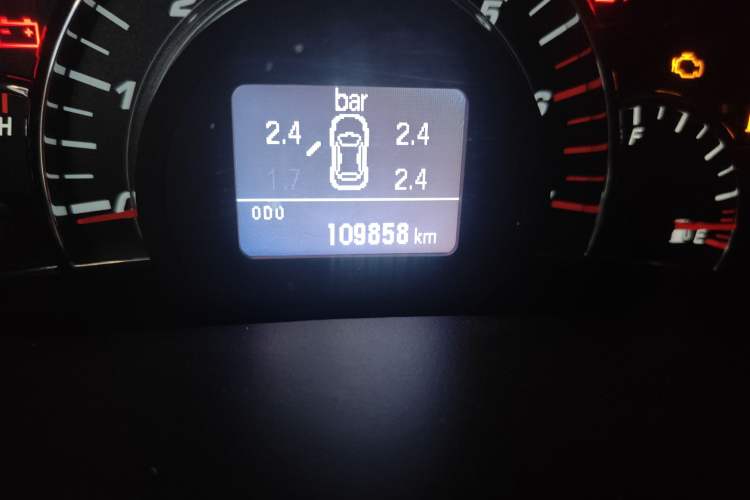 Used Great Wall C50 2013 1.5T Manual Elite Edition Odometer Close Up