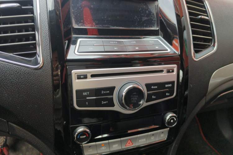 Used Great Wall C50 2013 1.5T Manual Fashion Edition Audio And AC Panel