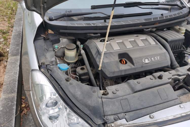 Used Great Wall C50 2013 1.5T Manual Elite Edition Engine Bay Right