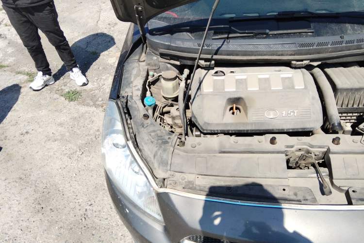 Used Great Wall C50 2013 1.5T Manual Elite Edition Engine Bay Right