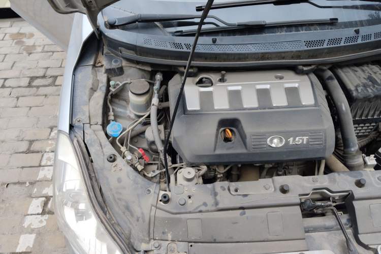 Used Great Wall C50 2013 1.5T Manual Elite Edition Engine Bay Right