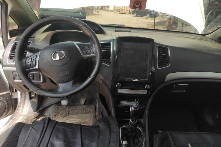 Used Great Wall C50 2013 1.5T Manual Elite Edition Center Console