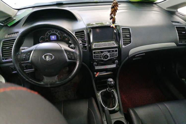 Used Great Wall C50 2013 1.5T Manual Elite Edition Center Console