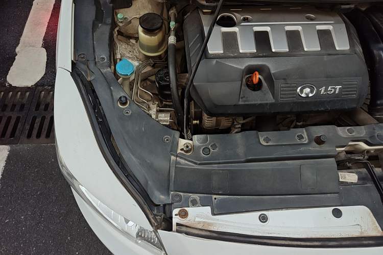 Used Great Wall C50 2013 1.5T Manual Elite Edition Engine Bay Right