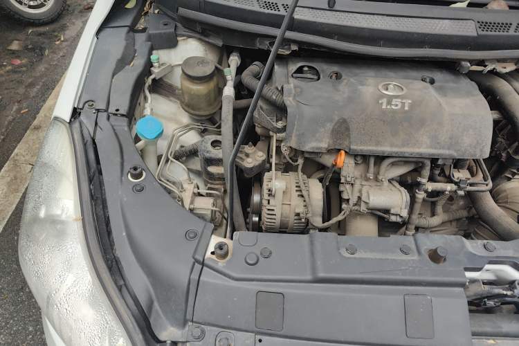 Used Great Wall C50 2013 1.5T Manual Fashion Edition Engine Bay Right