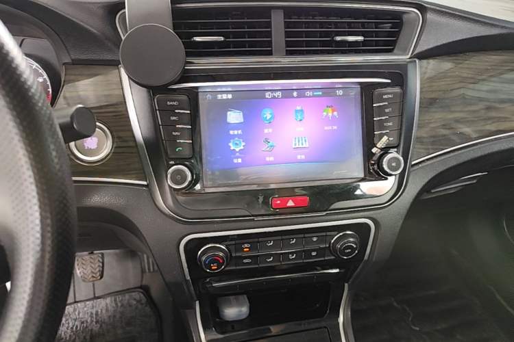 Used Great Wall C50 2014 Upgraded Model 1.5T Manual Fashion Edition Audio And AC Panel