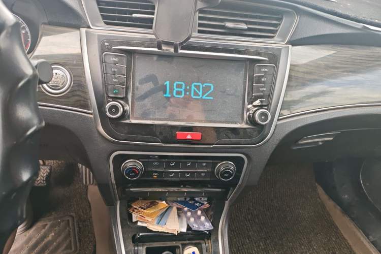 Used Great Wall C50 2014 Upgraded Model 1.5T Manual Fashion Edition Audio And AC Panel