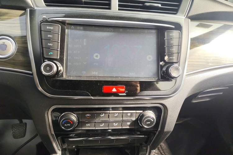 Used Great Wall C50 2014 Upgraded Model 1.5T Manual Elite Version Audio And AC Panel