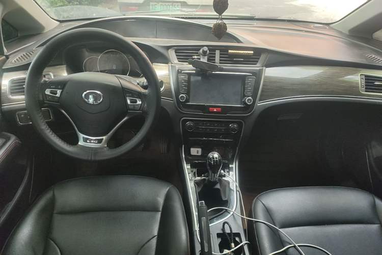 Used Great Wall C50 2014 Upgraded Model 1.5T Manual Fashion Edition Center Console