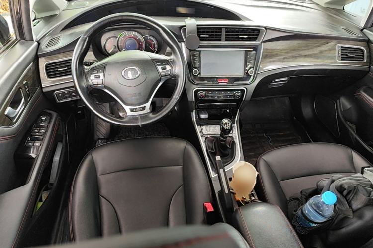 Used Great Wall C50 2014 Upgraded Model 1.5T Manual Fashion Edition Center Console