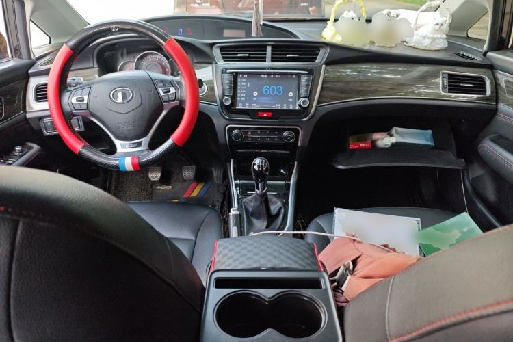 Used Great Wall C50 2014 Upgraded Model 1.5T Manual Fashion Edition Center Console