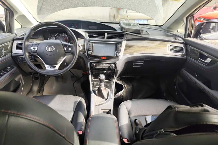 Used Great Wall C50 2014 Upgraded Model 1.5T Manual Elite Version Center Console