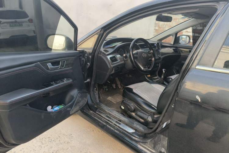 Used Great Wall C50 2014 Upgraded Model 1.5T Manual Comfort Version Driver Seat