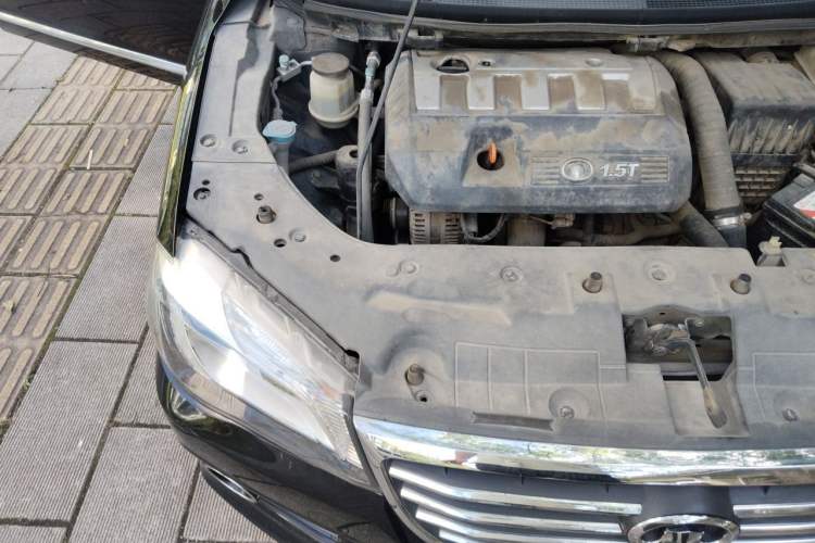 Used Great Wall C50 2014 Upgraded Model 1.5T Manual Elite Version Engine Bay Right
