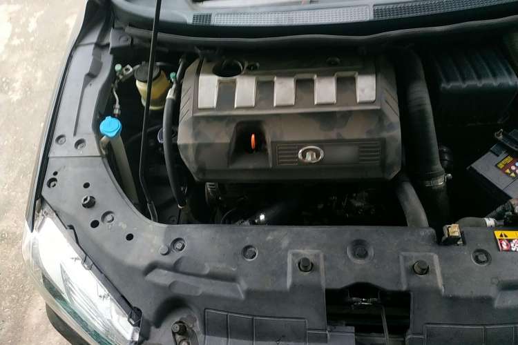 Used Great Wall C50 2014 Upgraded Model 1.5T Manual Elite Version Engine Bay Right