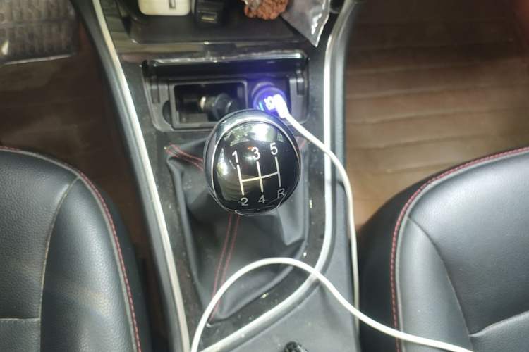 Used Great Wall C50 2014 Upgraded Model 1.5T Manual Fashion Edition Gear Lever