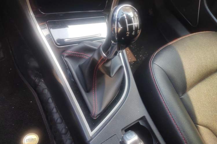 Used Great Wall C50 2014 Upgraded Model 1.5T Manual Fashion Edition Gear Lever