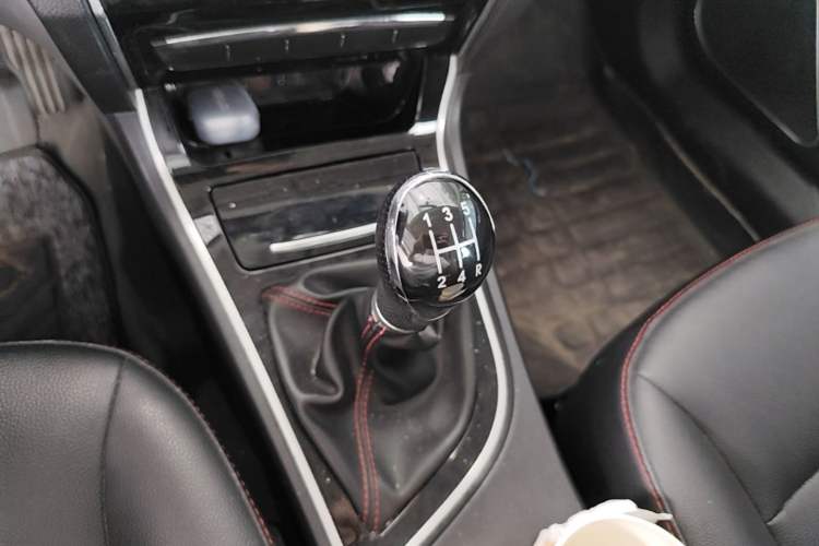 Used Great Wall C50 2014 Upgraded Model 1.5T Manual Fashion Edition Gear Lever