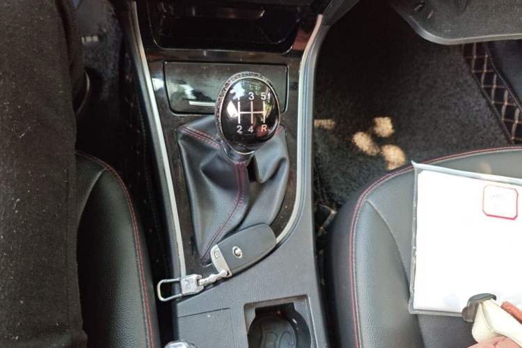 Used Great Wall C50 2014 Upgraded Model 1.5T Manual Fashion Edition Gear Lever